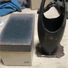 陶器の花瓶(台座付き)のサムネイル