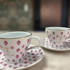 LADUREE ×有田焼ストロベリーティーカップ2個セットのサムネイル