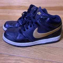 Nike ブラック/ゴールド ハイカットスニーカーのサムネイル
