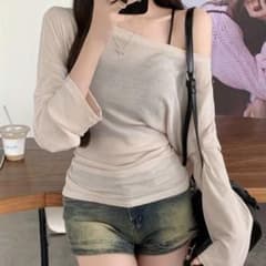 【新品・未使用】バックリボン オフショルダー シースルートップスのサムネイル