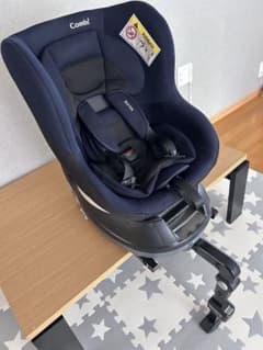 美品✨️combi チャイルドシート isofix CG-CIG - メルカリ