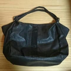 黒のバックのサムネイル