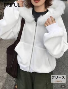 SHEIN フードファー付きパーカー 198603283のサムネイル