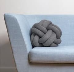 未使用】【最終値下げ】knot クッション - メルカリ