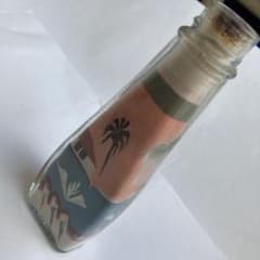 ブラジル　リオのイパネマビーチの砂で手作りの古ボトル砂絵のサムネイル