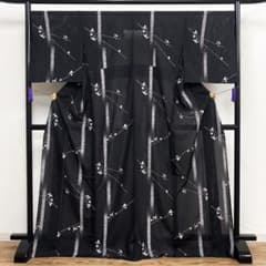 絽 品のある花 夏小紋 未使用品 正絹 居敷当て 夏着物 - メルカリ