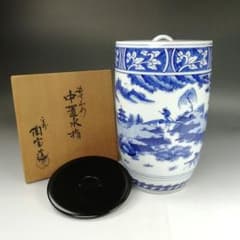 Ｗ３３１　水指　『染付　山水』『中置水指』『陶宝 造』『塗替蓋付』　共箱　茶道具 W331 水指 『染付 山水』『中置水指』『陶宝 造』『塗替蓋付』 共
