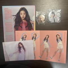 IZ*ONE IVE ウォニョン　まとめ売り ファイル　チケットホルダー IZ*ONE ウォニョン ユジン クリアファイル キーホルダー 缶バッジ ive
