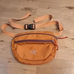 ARC'TERYX ショルダーバッグ オレンジのサムネイル