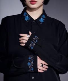 青*薇様 完売品 Ellno Loset エルノロゼット ローズ刺繍トロミシャツ 完売品 Ellno Loset エルノロゼット ローズ刺繍トロミシャツ 青薔薇