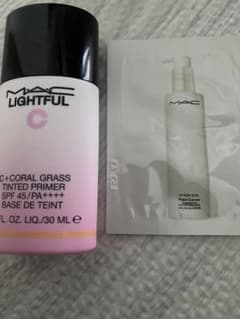 MACの化粧下地 ライトフル C+ ティンティッド プライマー SPF45のサムネイル