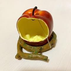 りんごの餌入れのサムネイル