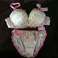 未使用品 ブラ&ショーツ セットのサムネイル