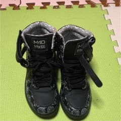 ドラえもん×MADFOOTスニーカーのサムネイル