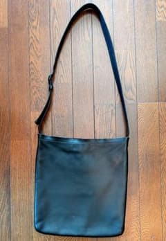 agnès b. 黒 レザー ショルダーバッグのサムネイル