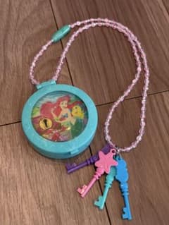 東京ディズニーシー リトルマーメイド アリエル 鍵つき ボイスペンダントおもちゃのサムネイル