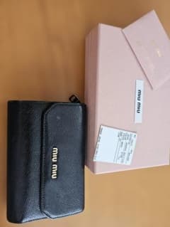 miu miu 三つ折り財布 ブラックのサムネイル