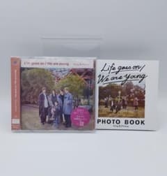 Life goes on/We are young Dear Tiara盤のサムネイル
