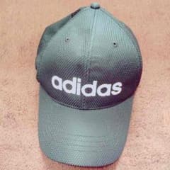 adidasのサムネイル