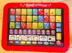英語タブレットとベビー帽子のサムネイル