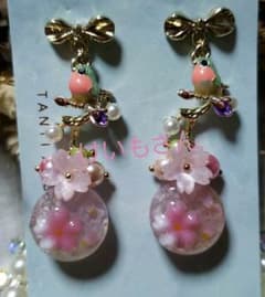 小鳥と桜レジン ピアス イヤリングのサムネイル