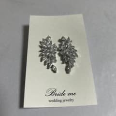 Bride me リーフモチーフ ビジューピアスのサムネイル