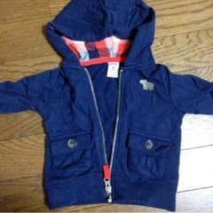 《新品•未使用》お値下げ！carter’s パーカーのサムネイル