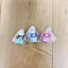 シュガーバニーズ　カップケーキチャーム 　くろうさ ブルーベリー ストロベリーのサムネイル
