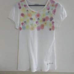 白地に花柄Ｔシャツのサムネイル