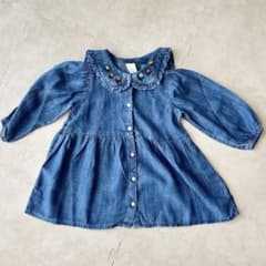 【試着のみ】H&M 刺繍 デニムワンピース　女の子　長袖　85cmのサムネイル