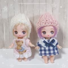 #20 確認用プチブライス、リカちゃん用ニット帽(ベージュ) 2色セット】ぷちリカちゃんサイズ 手編みニット帽 ➀ - メルカリ