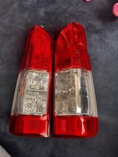 ハイエース　純正テールランプのサムネイル