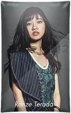 乃木坂46  寺田蘭世　クッションのサムネイル