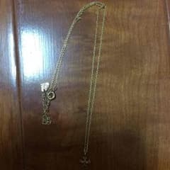 金のネックレスのサムネイル