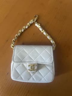 CHANEL ミニミニマトラッセ チェーンバッグチャーム ベージュ - メルカリ
