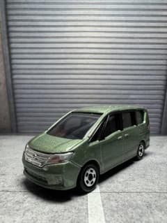 トミカ 日産 セレナのサムネイル