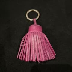 エルメス HERMES ピンクレザー フリンジキーホルダー - メルカリ