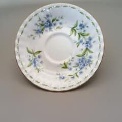 Royal Albert Flower of the Month ソーサーのサムネイル