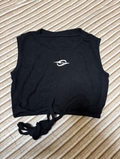 ブラック ノースリーブ クロップド丈 トップスのサムネイル
