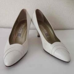 ジバンシィ＊白パンプスのサムネイル