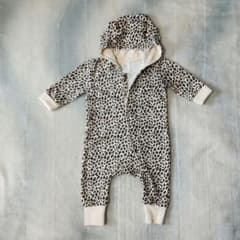 H&Mのレオパード柄（ヒョウ柄）ベビー用ロンパース／カバーオールのサムネイル