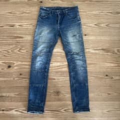 スリムフィットデニムパンツ　ダメージデニムのサムネイル
