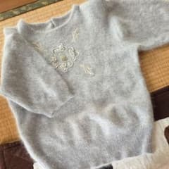 レディース 半袖ニット セーター グレー 花柄刺繍 ビーズ装飾のサムネイル