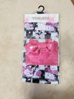 YUKATA 浴衣 130cm 黒地にピンクの花柄のサムネイル