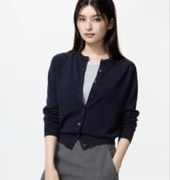 UNIQLOピュアニューウール100% セーター クルーネック S ネイビーのサムネイル
