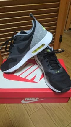 NIKE AIR MAX TAVASのサムネイル