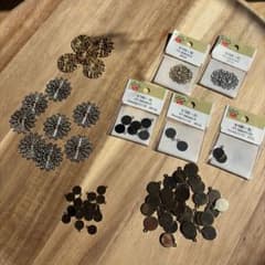 大容量！アクセサリーパーツセット 貼り付け金具(吊り下げ金具)透かしパーツのサムネイル