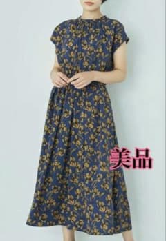 美品！YECCA VECCA ヴィンテージフラワー柄ワンピース　ネイビーのサムネイル