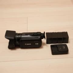 Canon iVIS HF G20 video camera with 4 batteries and charger