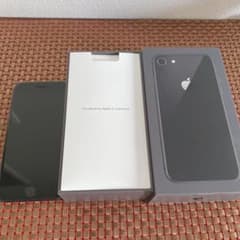 Mana 様専用❁⃘*.゜iPhone 8 Space Gray 64 GB auのサムネイル
